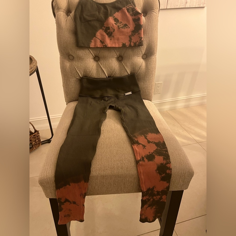 Bombshell Dip Dye Seamless Sports Bra and Leggings